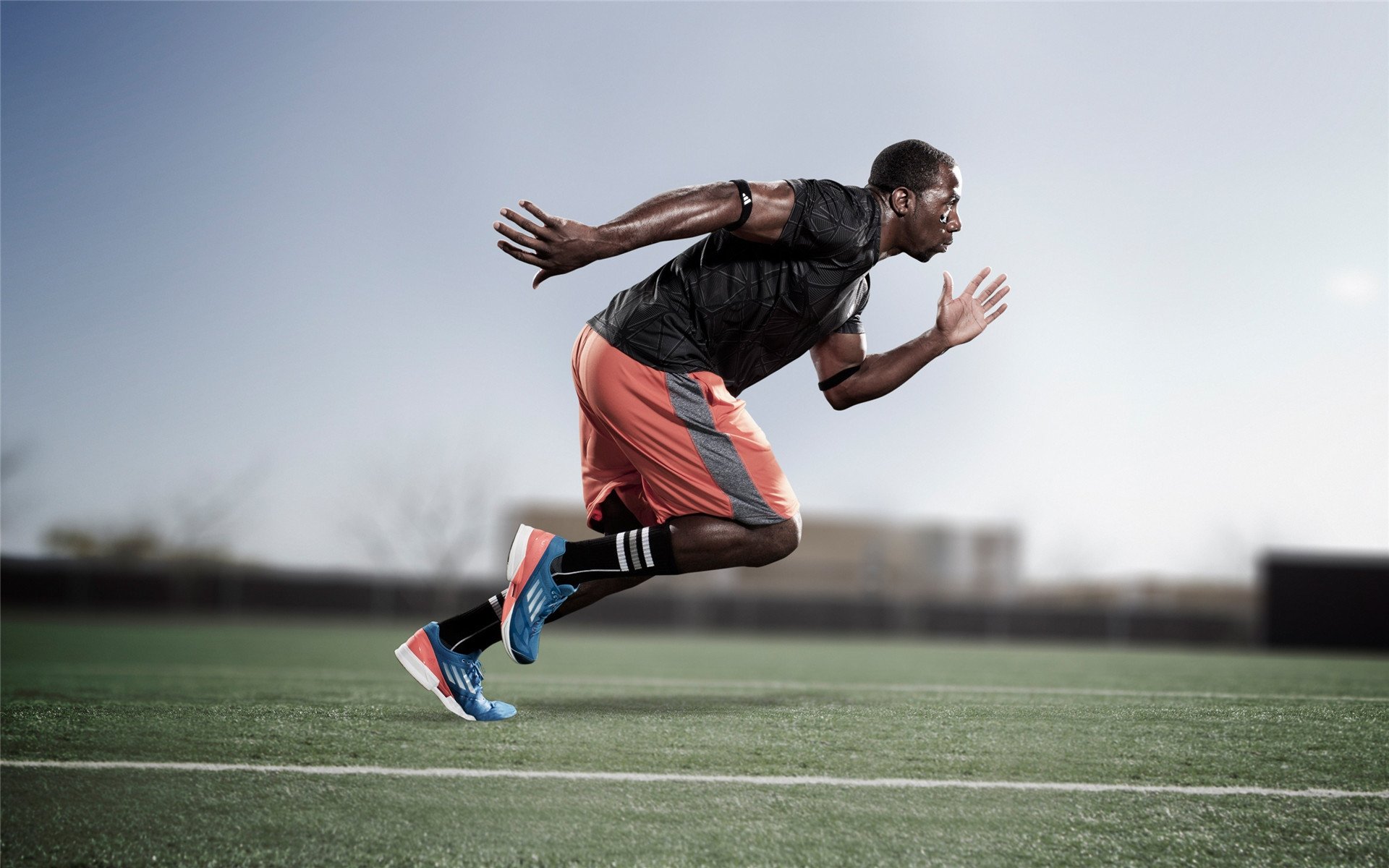 Kaiyun(中国)开云-五大联赛是否推行以中场站位弹性应对不同对手策略，五大联赛场地大小